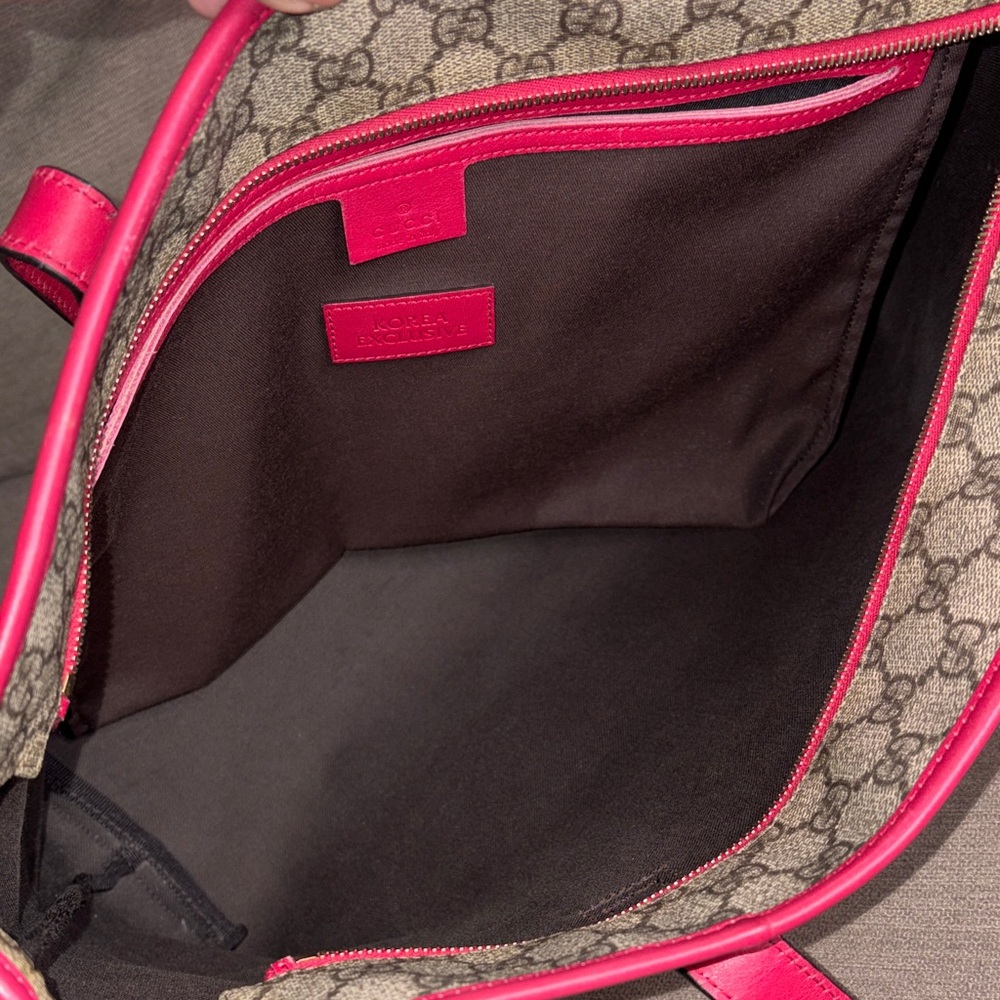 Gucci Beige GG Supreme Joy Tote with Pink Trim - Picture 12 of 15